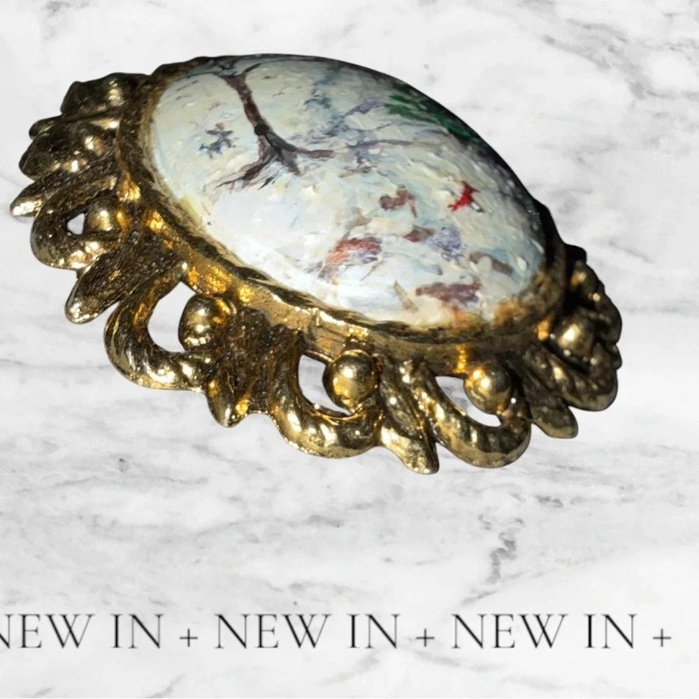 Vintage Hand-Painted Cameo Style Brooch /Pendant - Scenic Winter Landscape